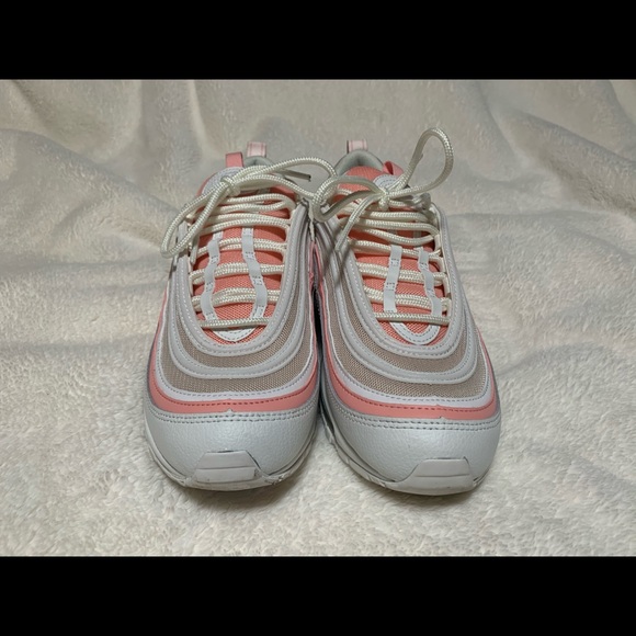 Nike - Picture 2 of 4